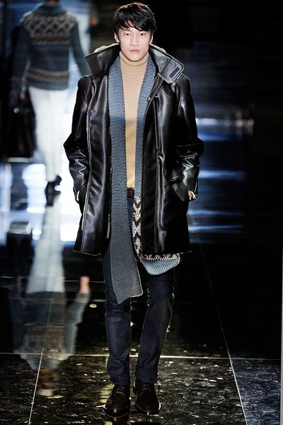 Look 15